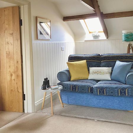 Neuadd B&B Suites 克里克豪厄尔 外观 照片