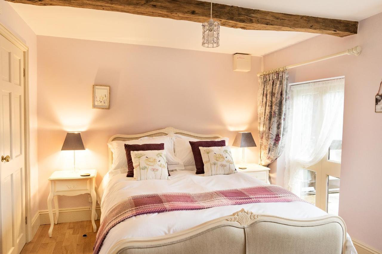 Neuadd B&B Suites 克里克豪厄尔 外观 照片
