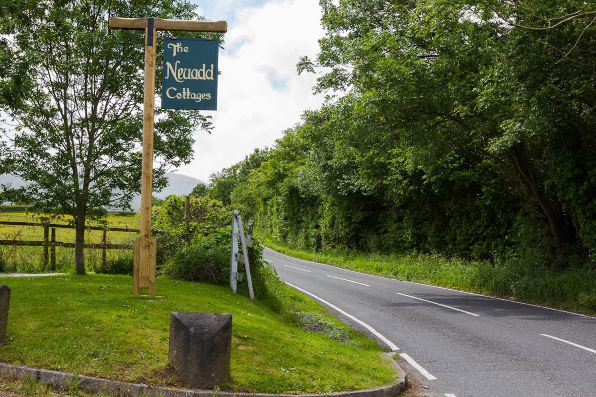 Neuadd B&B Suites 克里克豪厄尔 外观 照片