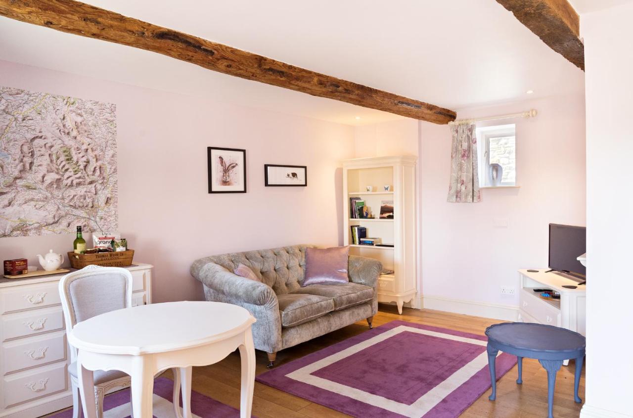 Neuadd B&B Suites 克里克豪厄尔 外观 照片