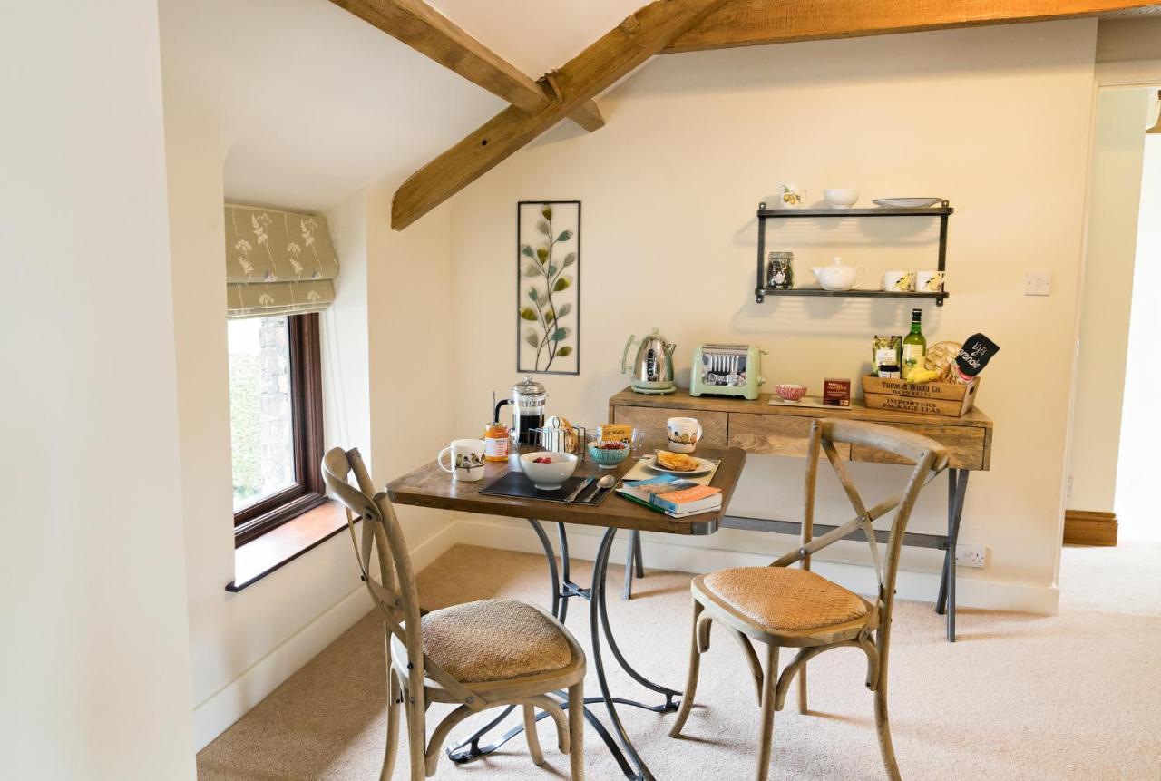 Neuadd B&B Suites 克里克豪厄尔 外观 照片