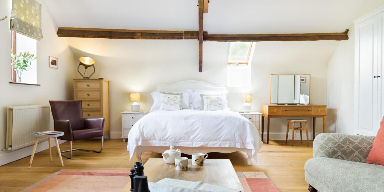 Neuadd B&B Suites 克里克豪厄尔 外观 照片