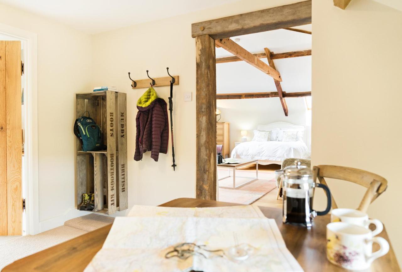 Neuadd B&B Suites 克里克豪厄尔 外观 照片