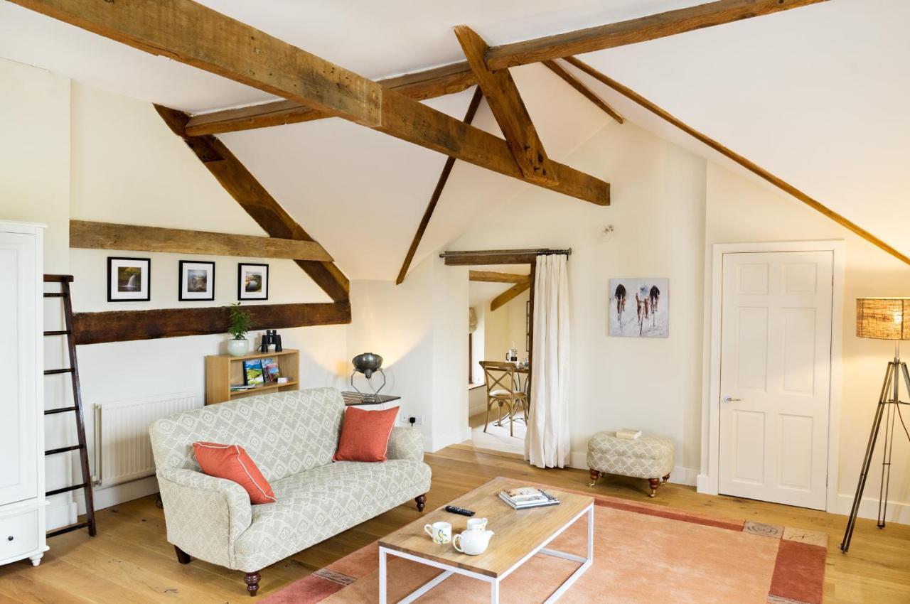 Neuadd B&B Suites 克里克豪厄尔 外观 照片