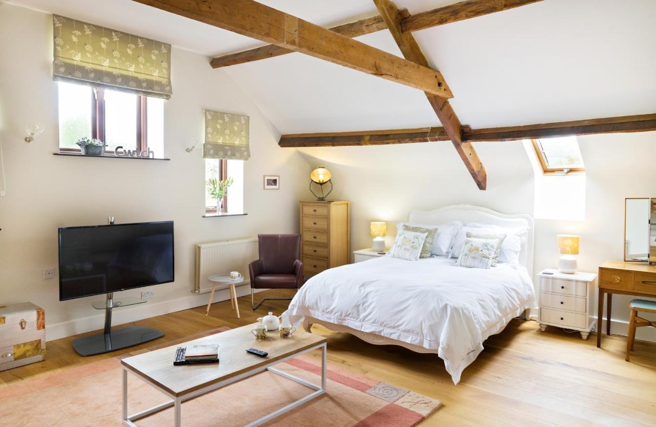 Neuadd B&B Suites 克里克豪厄尔 外观 照片